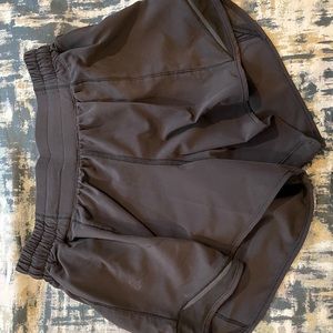 Lululemon Hotty Hot shorts 4in, mid rise, size 4, black color
